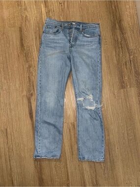 Women’s Light Blue Levi’s Distressed Wedgie Straight-Leg Jeans